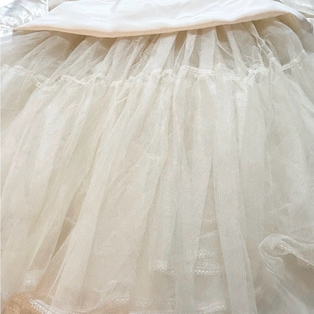 Jessica McClintock Ivory Off-Shoulder Lace Wedding Gown - Picture 10 of 16